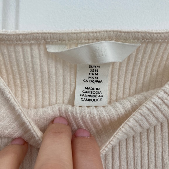 Puff Sleeve Square Neck Crop Top - Picture 2 of 4